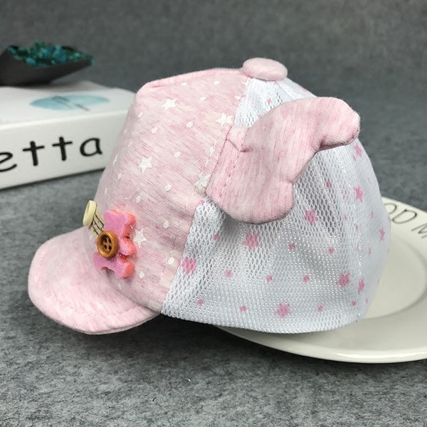 Бебешка шапка с козирка и декорация в четири цвята