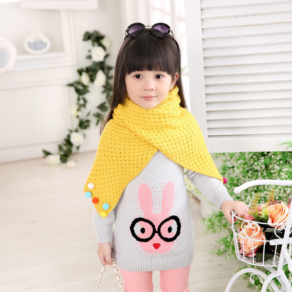 Детски зимен шал за момичета с цветни топчета