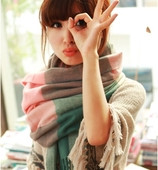 Мек и топъл есенно-зимен дамски шал в меки цветове