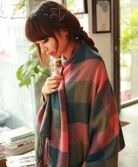 Мек и топъл есенно-зимен дамски шал в меки цветове