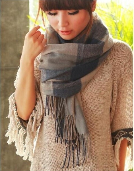 Мек и топъл есенно-зимен дамски шал в меки цветове