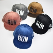 Детска шапка за момчета и момичета с надпис и козирка