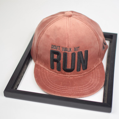 Детска шапка за момчета и момичета с надпис и козирка