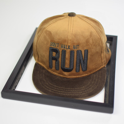 Детска шапка за момчета и момичета с надпис и козирка