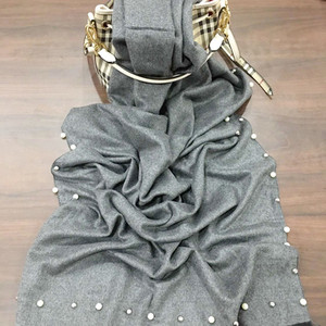 Изчистен и мек модел дамски шал с декоративни перли в няколко цвята