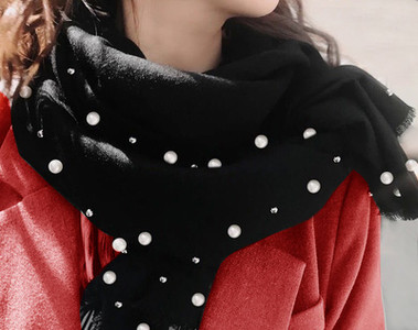 Изчистен и мек модел дамски шал с декоративни перли в няколко цвята