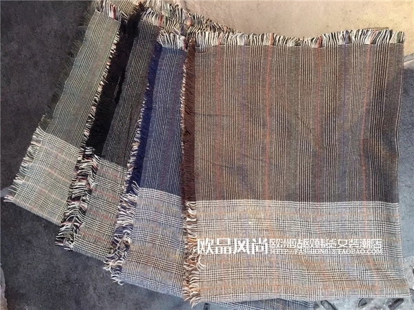 Спортно-елегантен дамски шал в няколко цвята