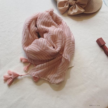 Модерен ефирен дмаски шал с пискюли в розов цвят