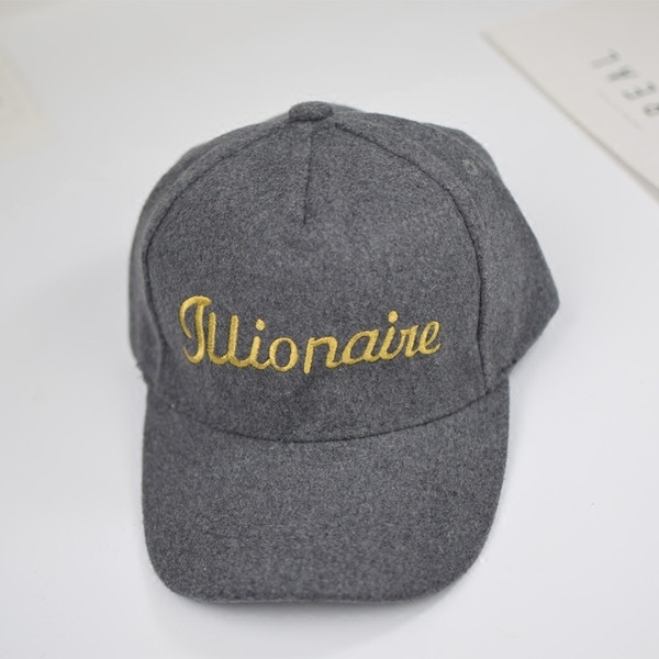 Детска спортна шапка за момичета и момчета с козирка и надпис