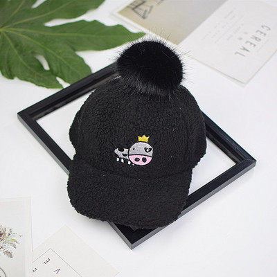 Спортна вълнена шапка за момичета и момчета с козирка и аплиакция