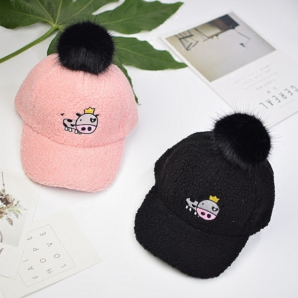 Спортна вълнена шапка за момичета и момчета с козирка и аплиакция