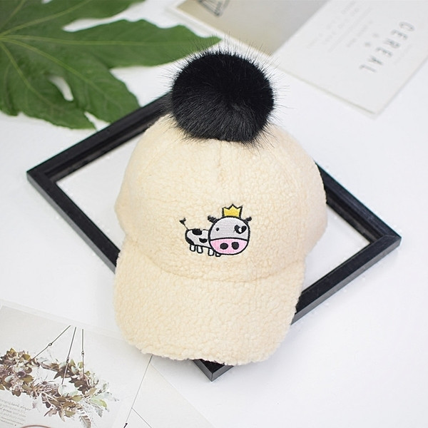 Спортна вълнена шапка за момичета и момчета с козирка и аплиакция