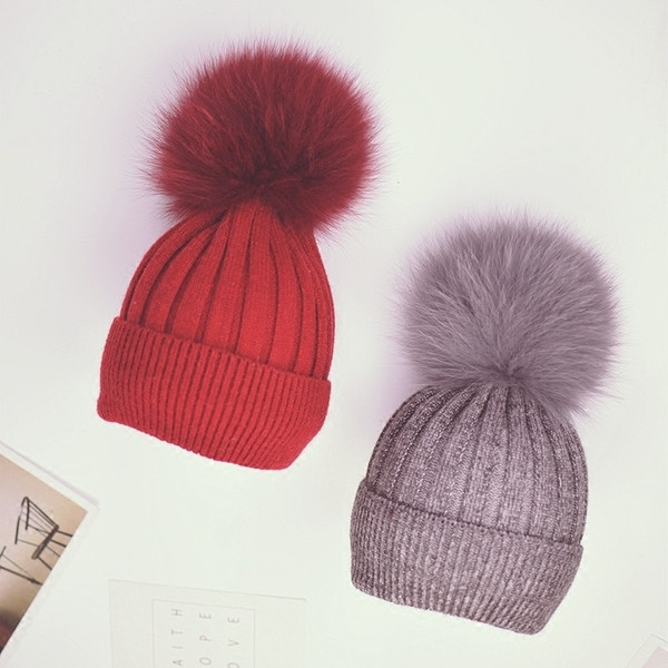Κομψό χειμωνιάτικο καπέλο σε πολλά χρώματα με χνούδι