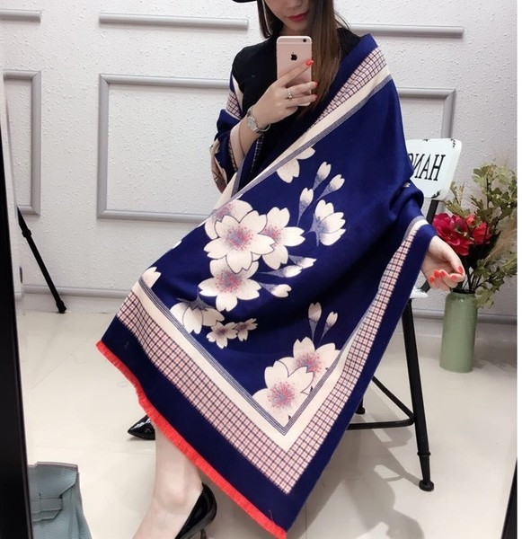 Модерен есенно-зимен дамски шал с флорални мотиви,няколко модела