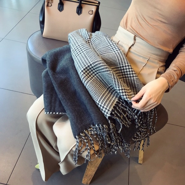 Κομψή, απαλή και ζεστή κασκόλ κυρίες