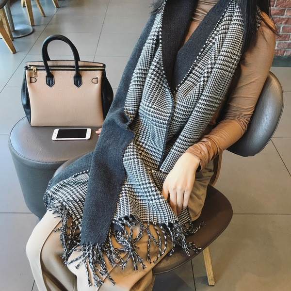 Κομψή, απαλή και ζεστή κασκόλ κυρίες