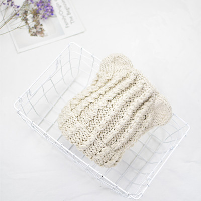 Семпла плетена шапка в два цвята