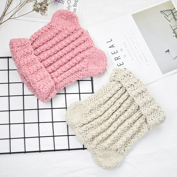 Семпла плетена шапка в два цвята