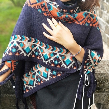 Есенно-зимен цветен дамски шал тип пончо в два цвята