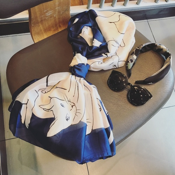 Ежедневен дамски шал с интересна апликация