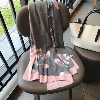 Модерен есенно-зимен мек дамски шал с интересен принт в четири цвята