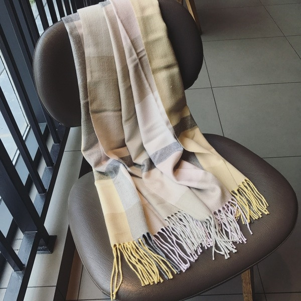 Стилен дамски есенно-зимен шал в четири цвята