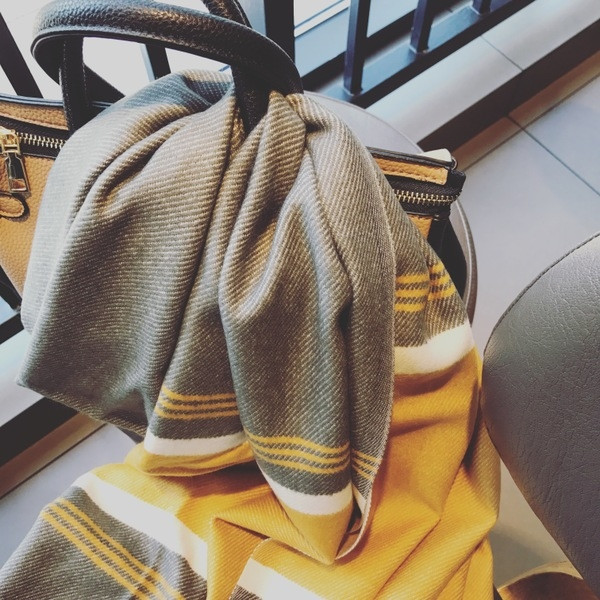 Нежен ежедневен дамски шал в меки цветове 