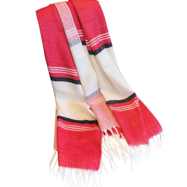 Нежен ежедневен дамски шал в меки цветове 