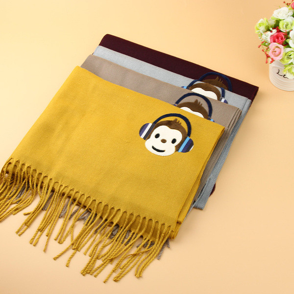 Детски шал за момичета с ресни и апликация