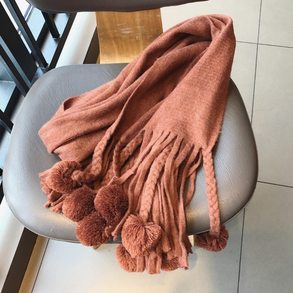 Модерен ежедневен плюшен дамски шал с пухени топчета в шест цвята 