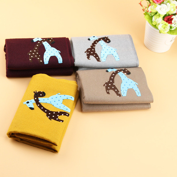 Топъл детски шал - унисекс, с бродерия