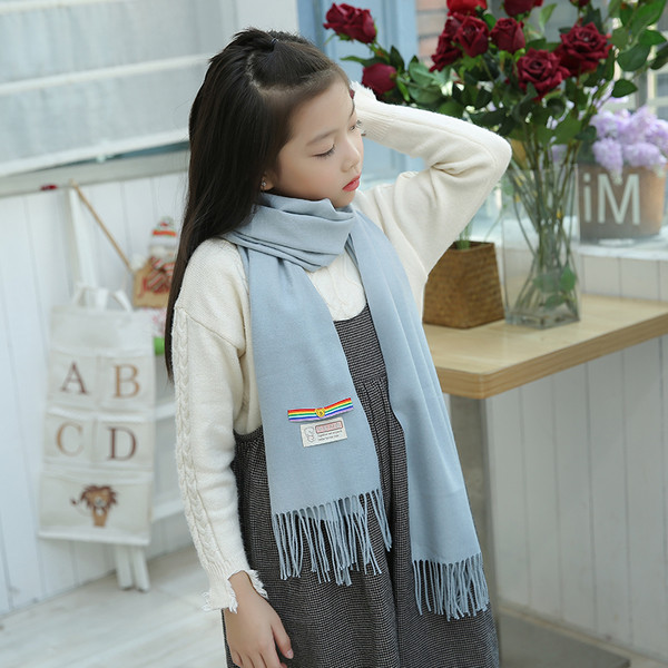 Семпъл детски шал с ресни в няколко цвята