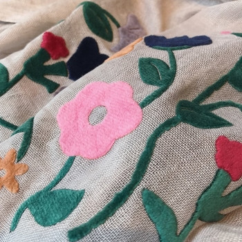 Стилен ежедневен дамски шал с плюшена флорална бродерия