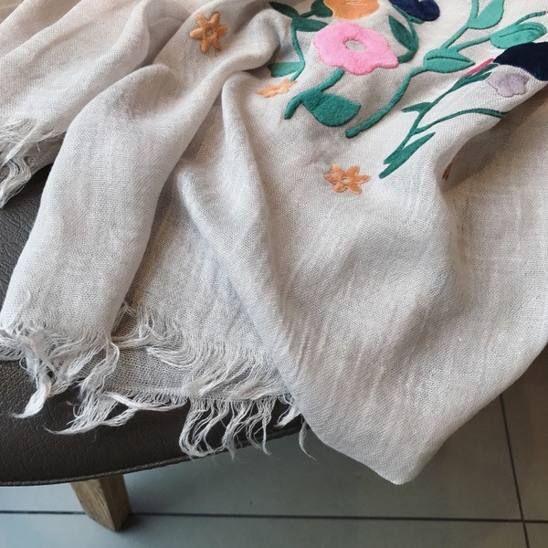 Стилен ежедневен дамски шал с плюшена флорална бродерия