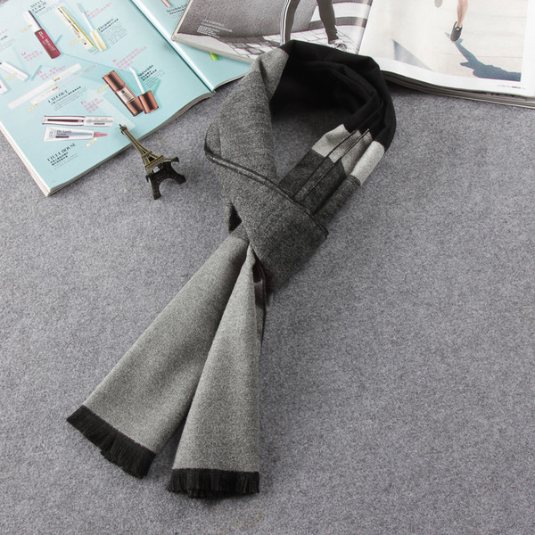 Елегантен мъжки шал в меки цветове