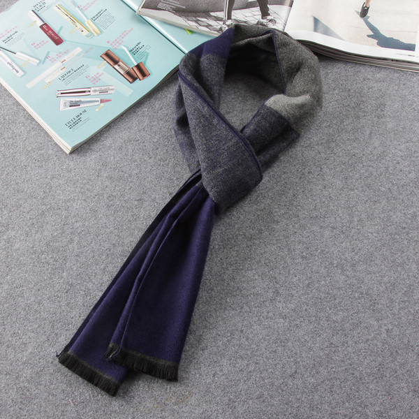 Елегантен мъжки шал в меки цветове