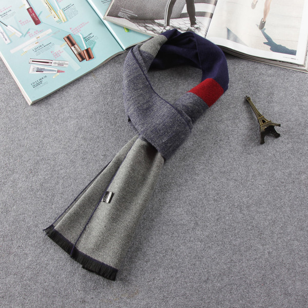 Елегантен мъжки шал в меки цветове