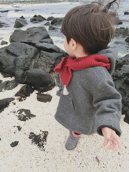 Семпъл плетен шал за деца в два цвята