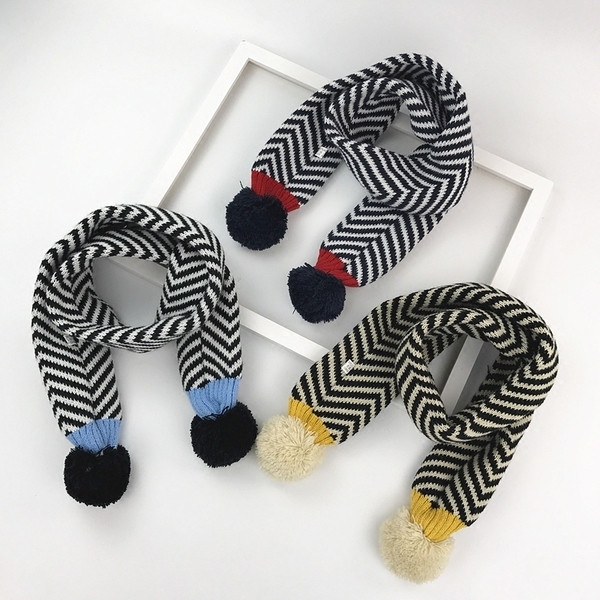 Παιδικό πλεκτό μαντήλι με ριγέ στράς