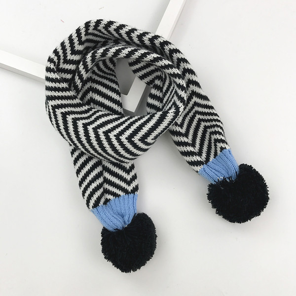 Παιδικό πλεκτό μαντήλι με ριγέ στράς