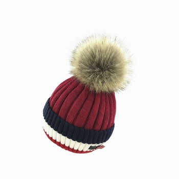 Зимна плетена детска шапка с пух