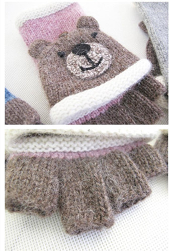 Зимни детски унисекс ръкавици с апликация в три цвята 