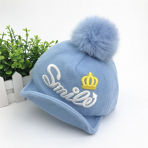 Μωρό καπέλο χειμώνα με κουκούλα, επιγραφή και κουκούλα