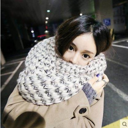 Ζεστό μάλλινο σάλι σε τρία χρώματα