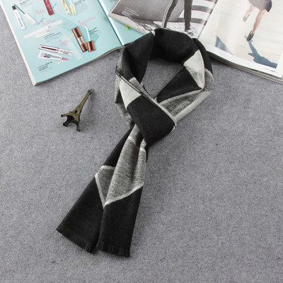 Σπορ-κομψό σάλι χειμωνιάτικων ανδρών σε διάφορα χρώματα