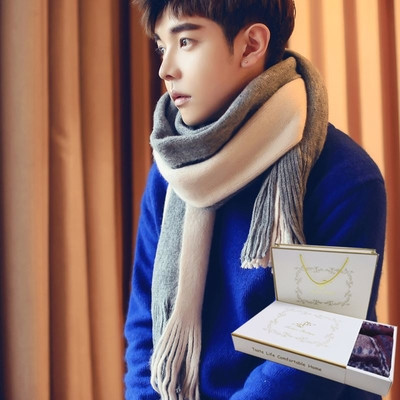 Απλό ανδρικό κασκόλ για το  φθινόπωρο και για το χειμώνα λεπτό πλεκτό  σε έξι χρώματα