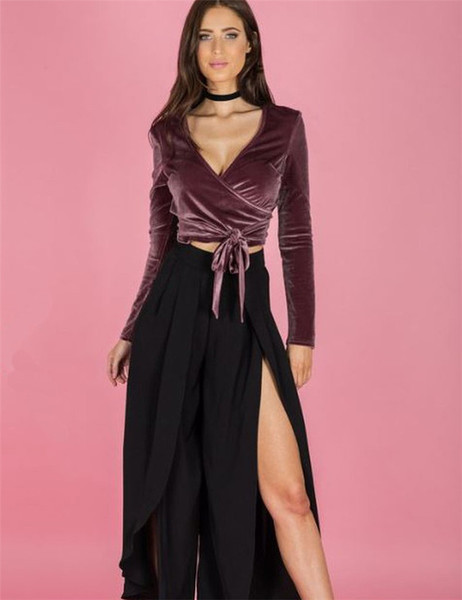 Κομψή μπλούζα με κοντό μανίκι με ντεκολτέ σε σχήμα V