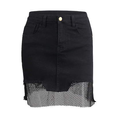Κυρίες φούστα με μαύρο πλέγμα