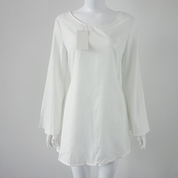 Γυναικεία φόρεμα με γυμνό πίσω σε λευκό και μαύρο