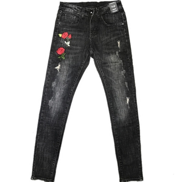 Спортно-елегантни мъжки дънки с малки кръпки и красива бродерия в черен цвят